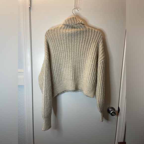 Cozy Zara Women's Cropped Cream Turtleneck Sweater - Size Small - Picture 3 of 6